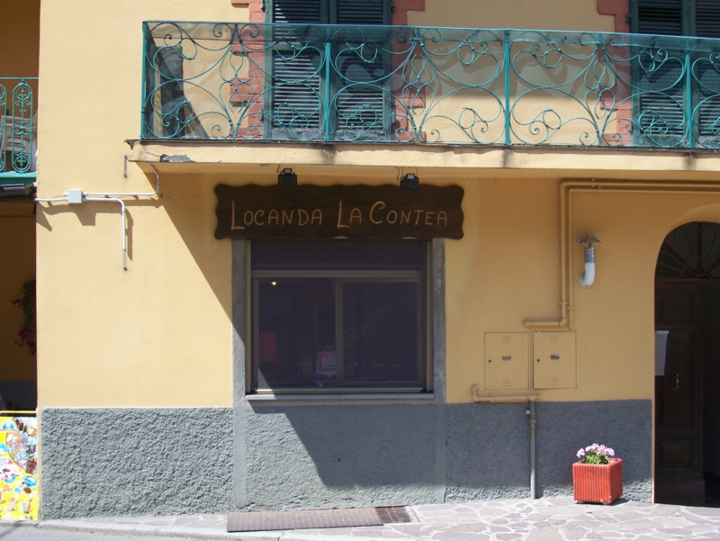  Image name: LocandaLaContea02.jpg 
 width: 800 pixel 
 height: 601 pixel 
 Size: 380844 bytes 
 Click to enlarge 